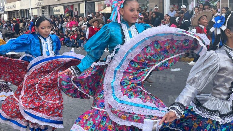 Desfilan por aniversario de Revolución Mexicana en Fresnillo