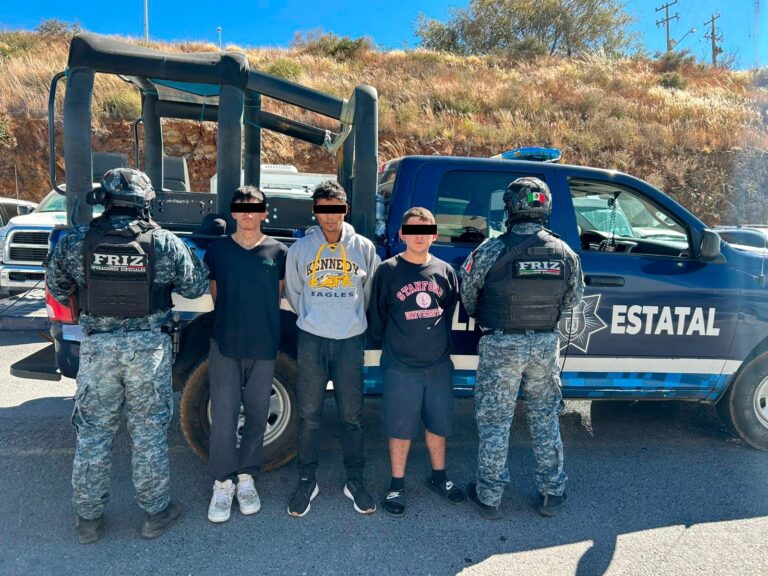 Detienen a tres y aseguran dos vehículos en Villa de Cos