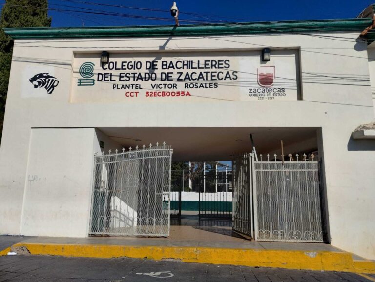 Exigen trato digno alumnos del Cobaez