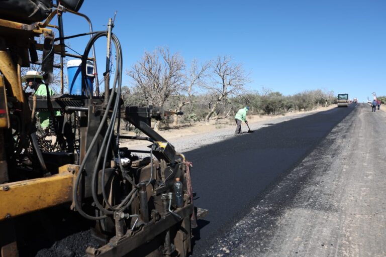 Gestiona alcalde de Calera asfalto para mejorar carreteras