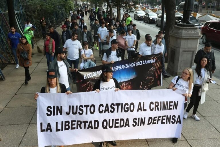 Marchan los LeBarón para exigir justicia