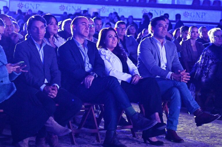 Presentan libro por los 50 años de la Monumental Aguascalientes