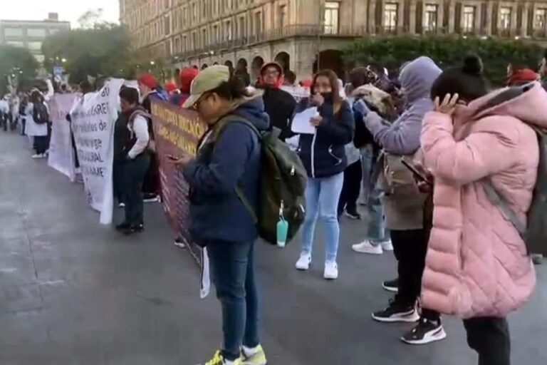 Protesta personal de salud en Palacio Nacional