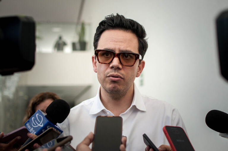 Retiran de postes cámaras clandestinas