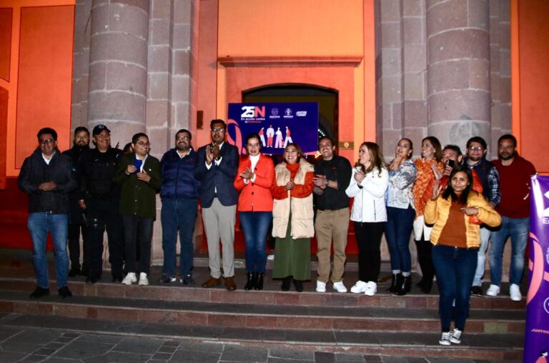 Se pinta de naranja la Casa de Cultura por el 25N