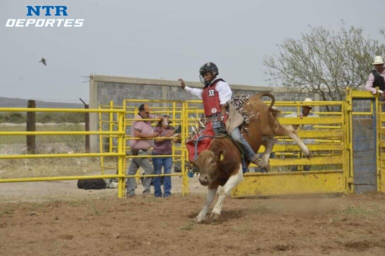 Zacatecano Cristofer Longoria compite en Campeonato Nacional de Rodeo