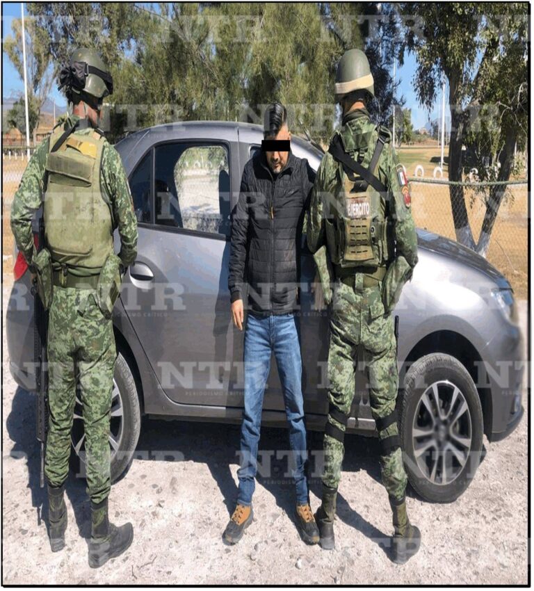 Detienen a hombre armado y con dinero en efectivo