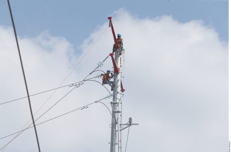 Duplican cobro por luz, pese a apagones
