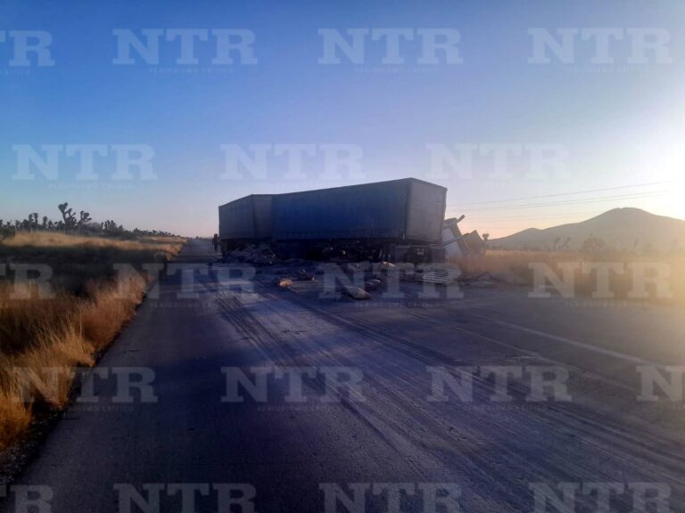 Chocan quinta ruedas; uno transportaba cemento y otro envases