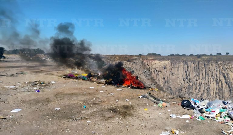 Siguen incendios en basurero; habrá sanciones