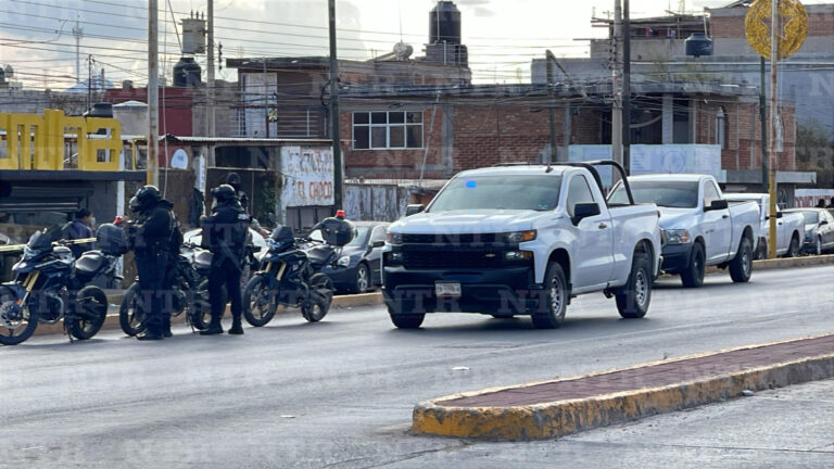 Ejecutan a un hombre dentro de automóvil en avenida Enrique Estrada