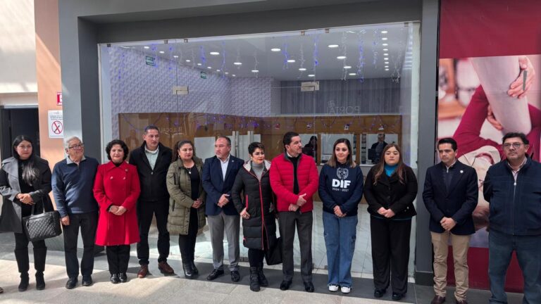 Inauguran en Plaza Portal caja para pago de predial y agua
