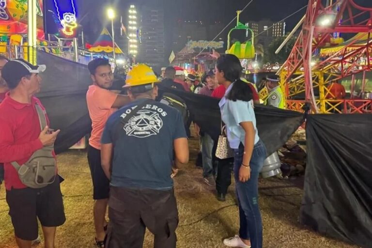 Deja 2 heridos caída de juego en Feria de Acapulco