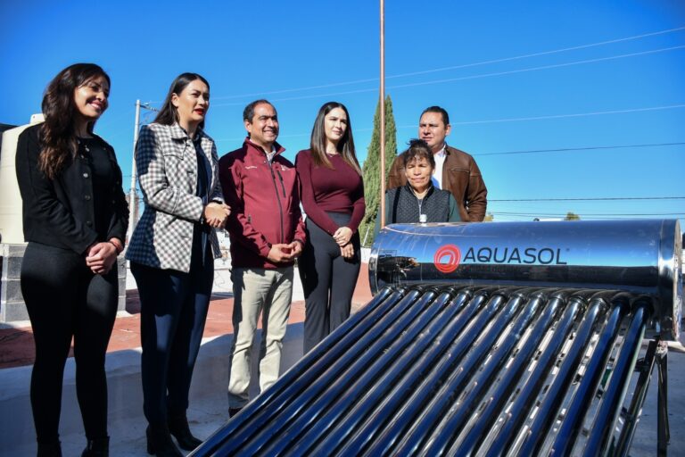 Entregan calentadores solares en Guadalupe