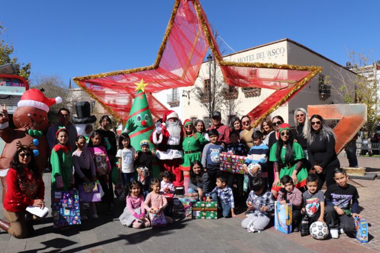 Entregan Sezami y organizaciones migrantes regalos a menores
