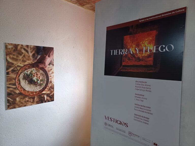 Muestran en fotos la preparación del caldo y tatemado de borrego