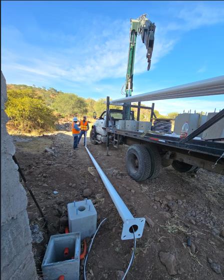 Por 1ª vez instalan red eléctrica en La Altamira