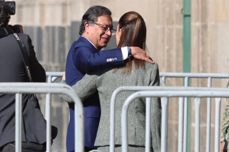 Recibe Sheinbaum a Petro en Palacio Nacional