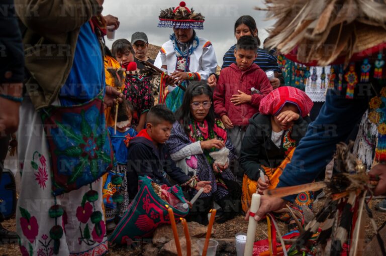 Comunidad Wixárika realiza peregrinación
