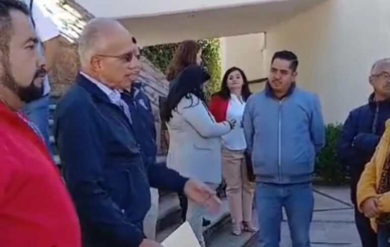Le incumplen al personal de salud en Villanueva