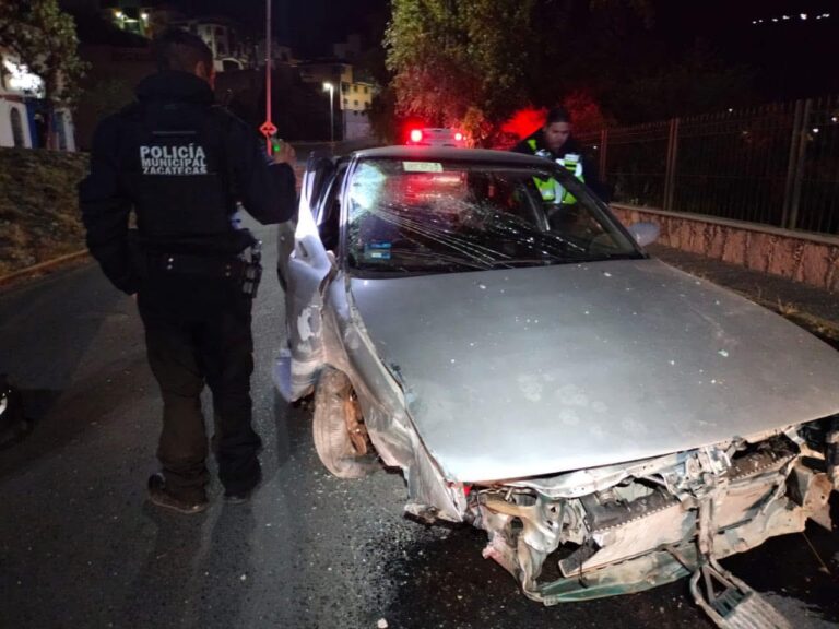 Se impacta contra muro y termina en el hospital