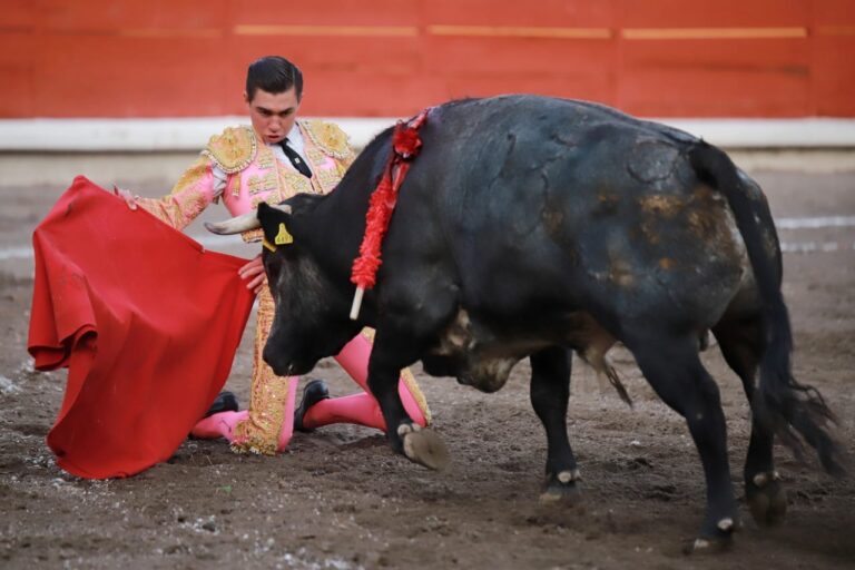 Aloi corta una oreja de peso en Apizaco