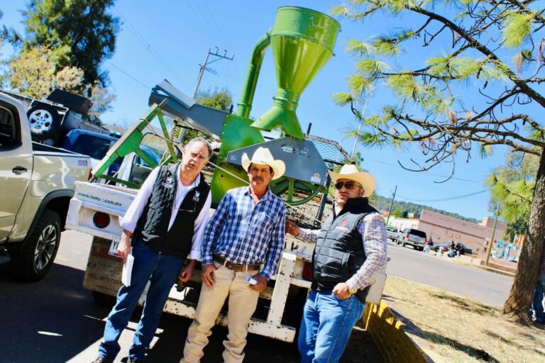 Apoyan a agricultores de Monte Escobedo