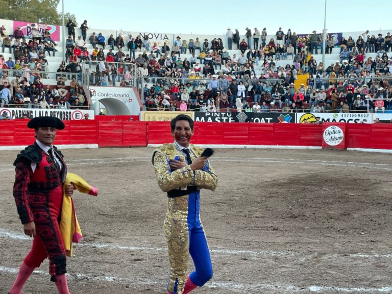 César Ruiz corta dos orejas en Tlaltenango