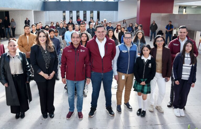 Entregan de equipo de cómputo a estudiantes guadalupenses