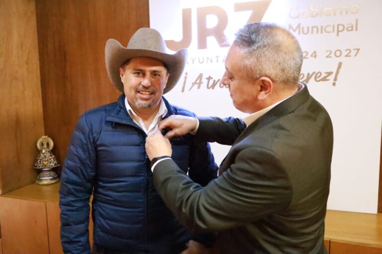 Entregan distinción especial al alcalde de Jerez