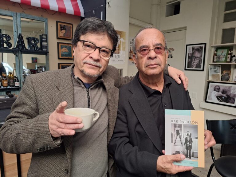 Inspiran cantinas los poemas del libro Bar Papillón