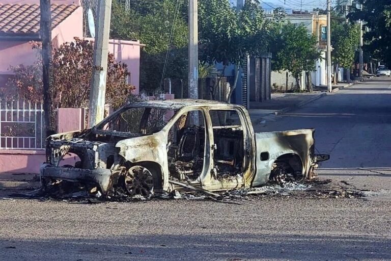 Reportan en Sinaloa balaceras y autos calcinados