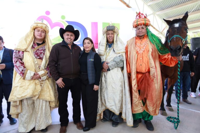 Reyes magos llegan a Jerez; apadrinan a más de 200 niños