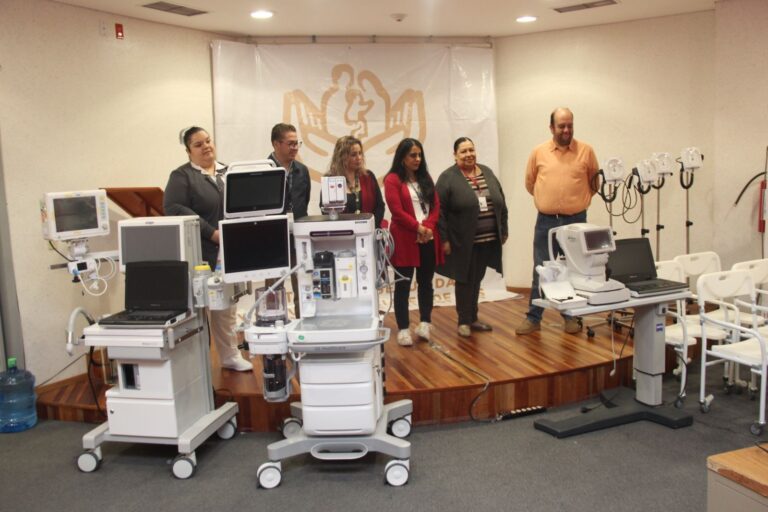 Sustituyen elevadores y equipo médico en el ISSSTE