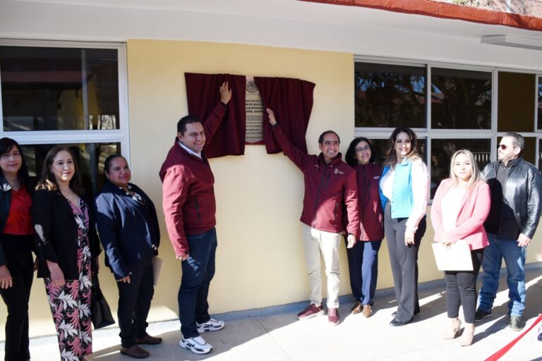 Entrega gobierno de Guadalupe aula de usos múltiples