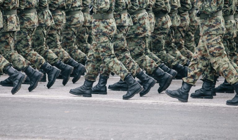 Recorte a pensiones millonarias no tocará al Ejército