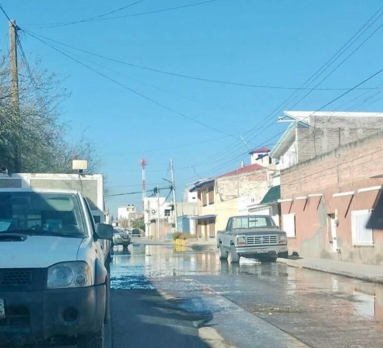Aguas negras inundan la Carrillo Puerto