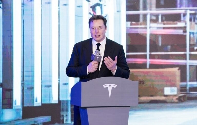 Buscan canadienses quitar ciudadanía a Musk