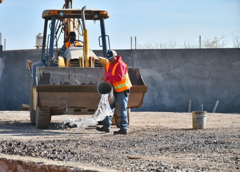 Construyen cancha de usos múltiples en Cobaez 40