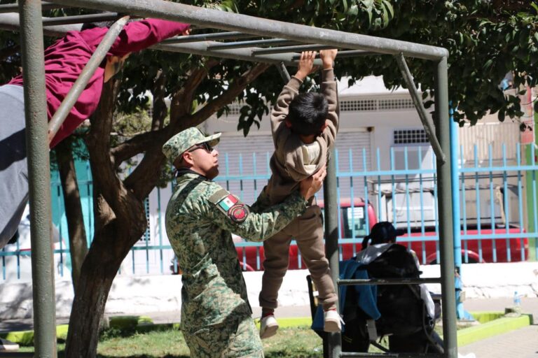 Conviven militares con niños de Juan Aldama