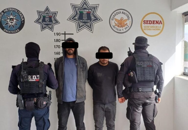 Detienen a dos por posesión de droga y municiones