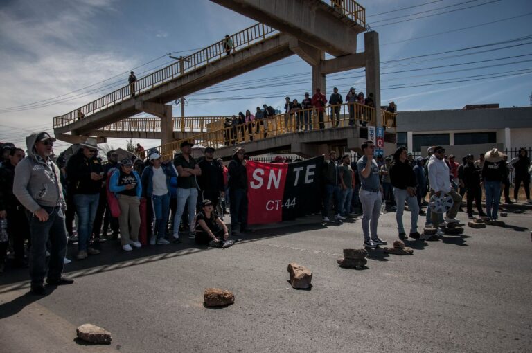Escalan protestas y arman frente