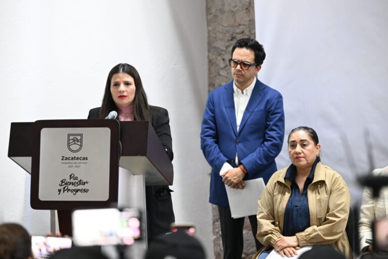 Marchan maestros; no hay: gobierno