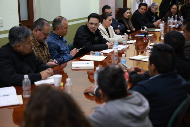 Piden se reanuden las clases; sindicatos se niegan por falta de acuerdos