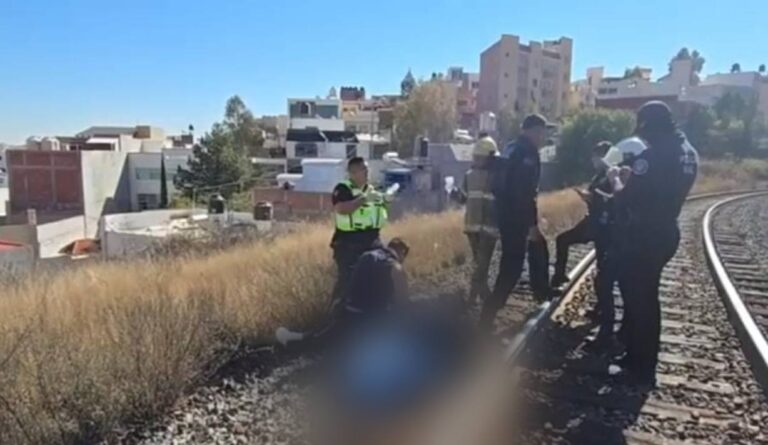 Cae del tren y sufre amputación de pie