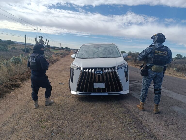 Recuperan camioneta robada en límites con SLP