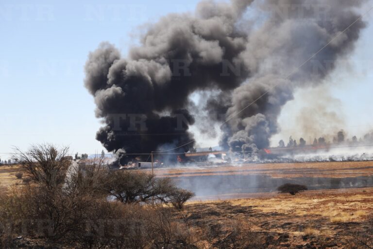Arrasa incendio con 185 hectáreas y 165 autos