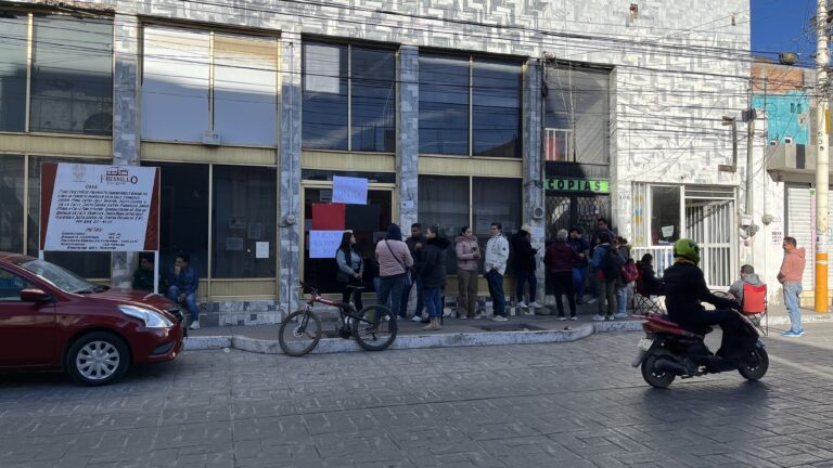 Sigue paro en escuelas