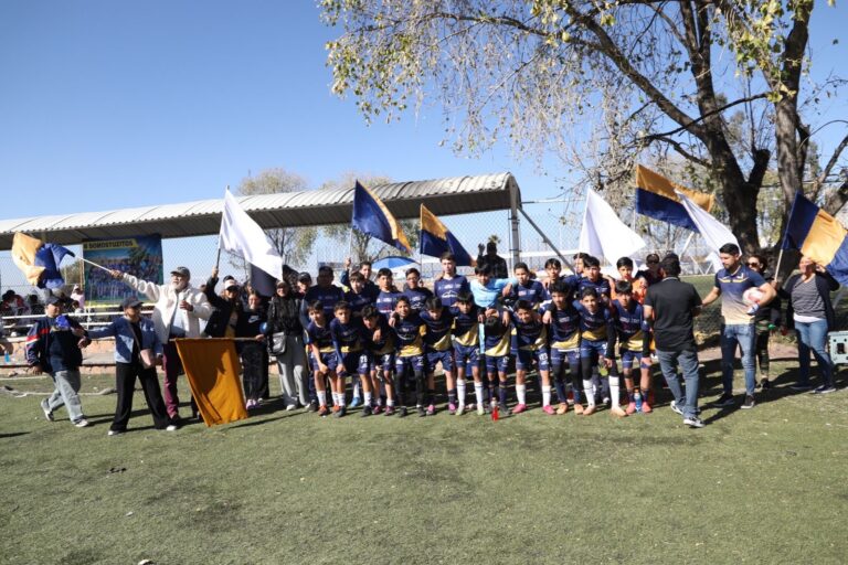 Tuzitos se corona en la Coyote