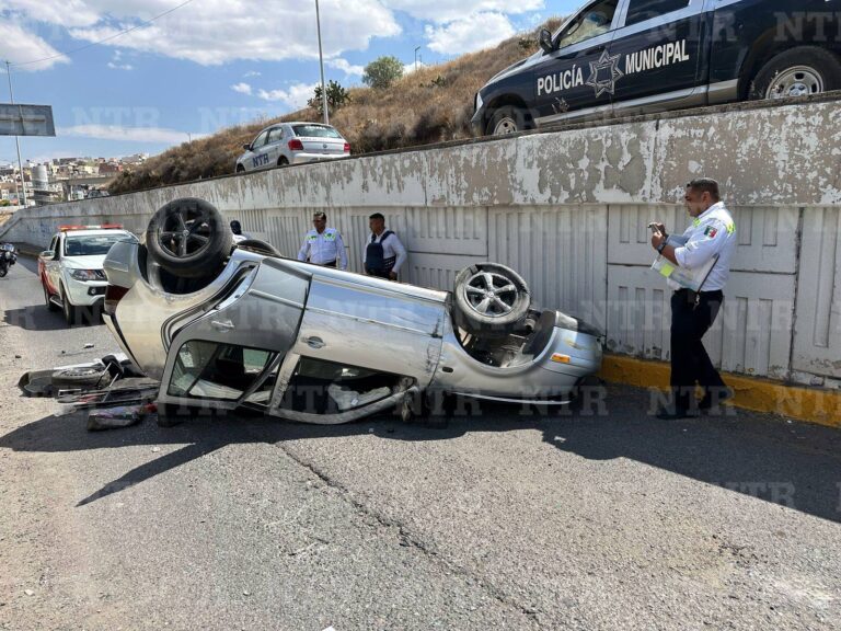 Auto sale proyectado en Cerro de las bolsas; se reporta una herida
